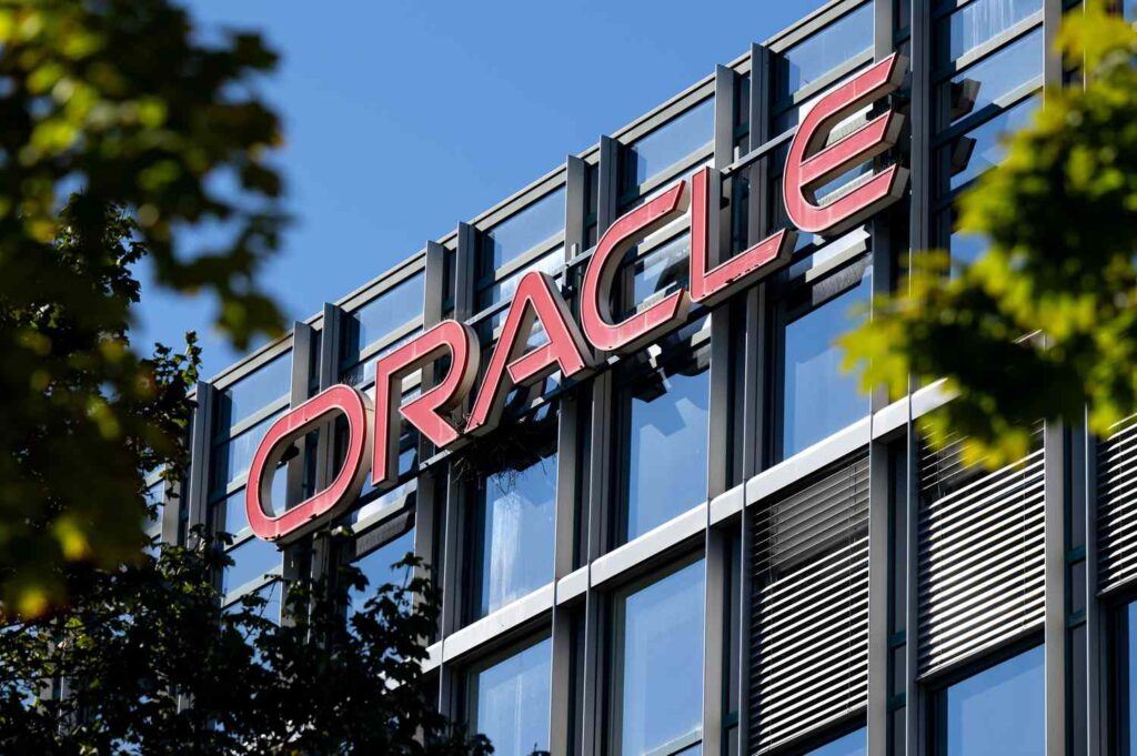 https://kompasaina.com/saham-oracle-naik-mengapa-investor-serbu-saham-perusahaan-ini